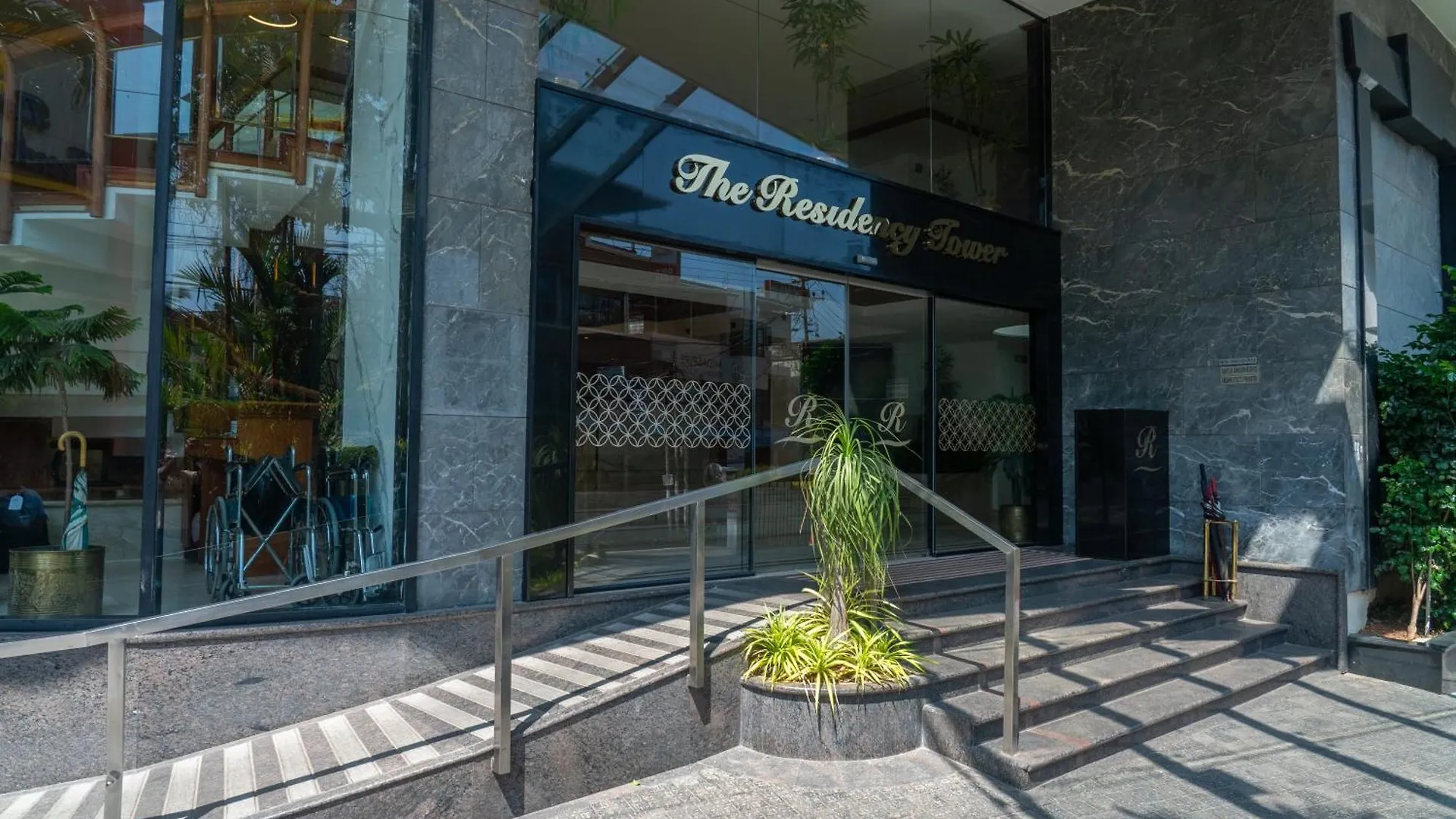 Residency Tower Hotel Thiruvananthapuram 4*,